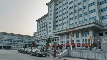 Задник до фильму"공작" #340059