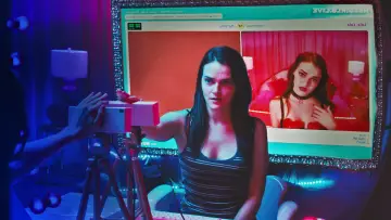Задник до фільму "Cam" #341217
