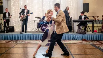 Задник до фильму"Love at First Dance" #425160
