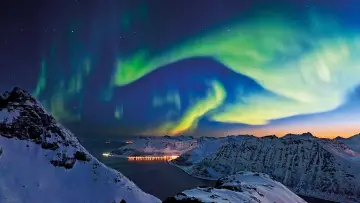 Задник до фильму"Fjorde, Nordkap und Polarlicht - Norwegens legendäre Hurtigruten" #1181793