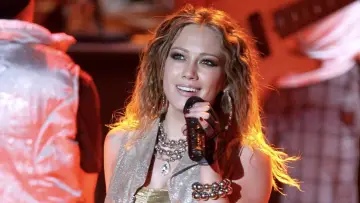 Задник до фільму "Гіларі Дафф: Наживо в Gibson Amphitheatre - 15 серпня, 2007" #1523232