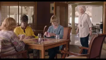 Задник до фильму"Queen Bees" #422597