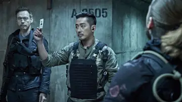 Задник до фильму"PMC: 더 벙커" #429343