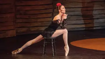 Задник до фільму "Bolshoi Ballet: Carmen Suite / Petrushka" #1803791
