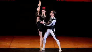 Задник до фільму "Bolshoi Ballet: Carmen Suite / Petrushka" #1803794