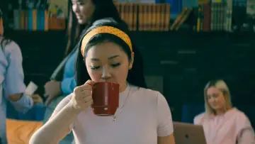 Задник до фильму"Усім хлопцям: P.S. Досі кохаю" #812342