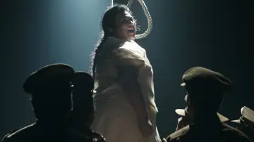 Задник до фільму "අසන්ධිමිත්තා" #1767640