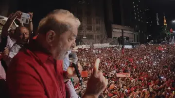 Задник до фильму"Democracia em Vertigem" #425079