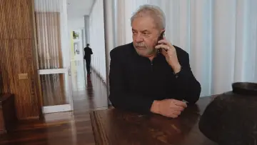 Задник до фильму"Democracia em Vertigem" #425081