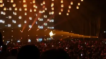 Задник до фільму "Vianney en concert à l’AccorHotels Arena" #1157125