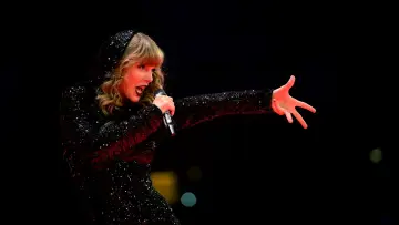 Задник до фильму"Taylor Swift: Reputation Stadium Tour" #173923