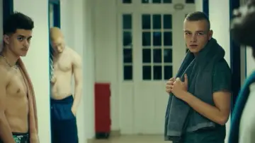 Задник до фильму"Mon frère" #493831
