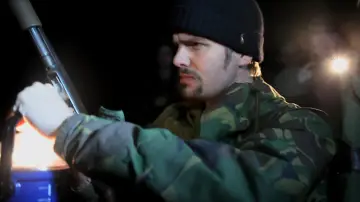 Задник до фильму"Torn: A Shock Youmentary" #1174374