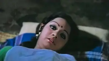 பதினாறு வயதினிலே постер