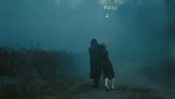 Задник до фільму "L