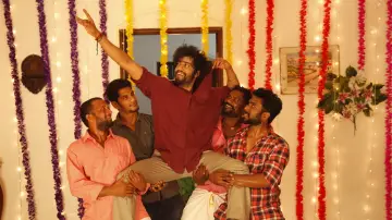 Задник до фильму"பித்தல மாத்தி" #503510