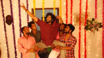 Задник до фильму"பித்தல மாத்தி" #503511