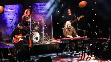 Задник до фильму"Arlo Guthrie - Alice’s Restaurant 50th Anniversary Concert With Arlo Guthrie" #1156810