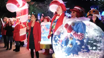 Задник до фільму "Christmas at Dollywood" #1870064