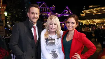 Задник до фільму "Christmas at Dollywood" #1870073
