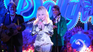 Задник до фільму "Christmas at Dollywood" #1870078