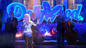 Задник до фільму "Christmas at Dollywood" #1870093