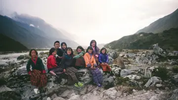 Задник до фильму"ལུང་ནག་ན" #419291