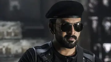 Задник до фильму"L2: എമ്പുരാൻ" #648309