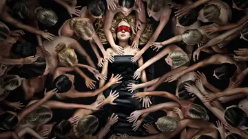 Задник до фильму"Escaping the NXIVM Cult: A Mother