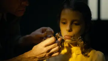 Задник до фильму"Earwig" #1141411