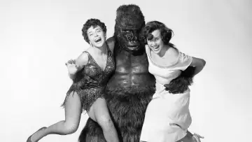 Задник до фільму "Gorilla at Large" #1573635