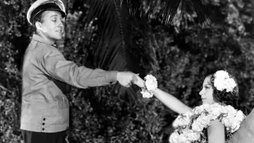 Задник до фильму"Waikiki Wedding" #1158635
