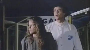 Задник до фильму"Going Undercover" #713096