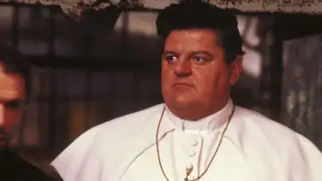 Задник до фильму"The Pope Must Die" #425349