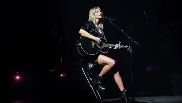 Задник до фильму"Taylor Swift City of Lover Concert" #456683