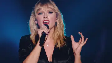 Задник до фильму"Taylor Swift City of Lover Concert" #456685
