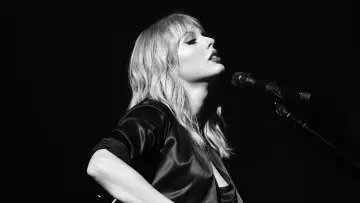 Задник до фильму"Taylor Swift City of Lover Concert" #456687