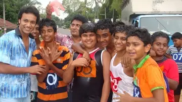 Задник до фільму "දරුවනේ" #1741326