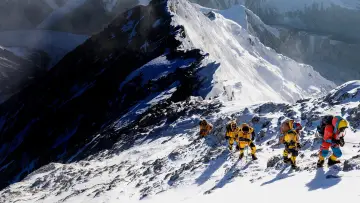 Задник до фильму"Lost on Everest" #394101