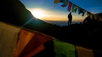 Задник до фильму"Lost on Everest" #394102