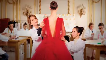Задник до фильму"Haute Couture" #493514