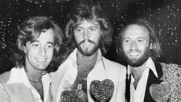 Задник до фильму"The Bee Gees: How Can You Mend a Broken Heart" #403706