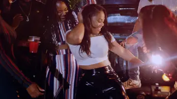 Задник до фильму"Birthday Behavior" #1187896