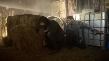 Задник до фильму"Survive the Game" #384373