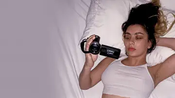 Задник до фильму"Charli XCX: Alone Together" #819384
