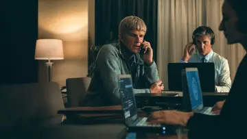 Задник до фильму"Operation Varsity Blues: The College Admissions Scandal" #403751