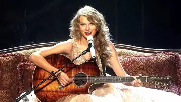 Задник до фильму"Taylor Swift: Speak Now World Tour Live" #415331