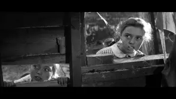 Задник до фільму "Never Take Sweets from a Stranger" #1578894