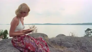 Задник до фильму"Laura