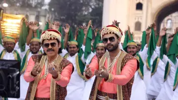 Задник до фильму"F3: ఫన్ అండ్ ఫ్రస్టేషన్" #478779